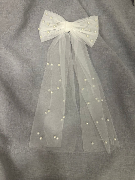 Bow with pearl