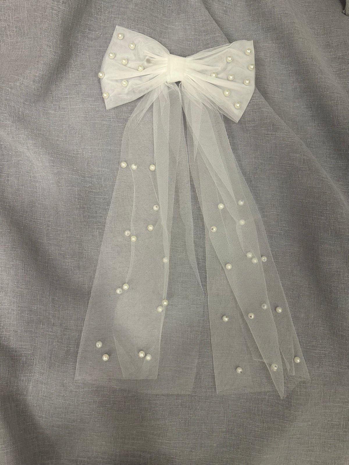 Bow with pearl