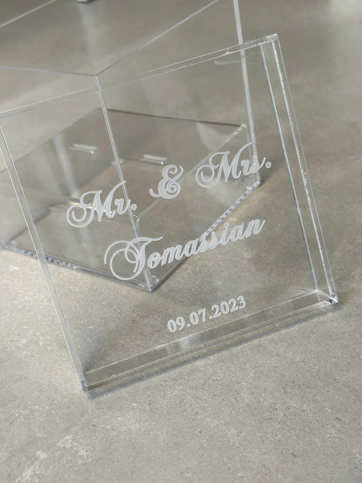 Ring Holder Acrylic Box - detail 3